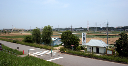 松戸市側はのどかな田園が広がっている