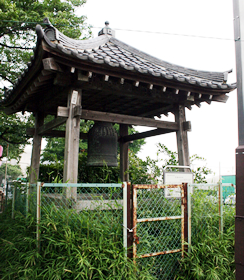 桜堤の途中にある松浦の鐘