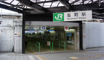 常磐線のJR金町駅