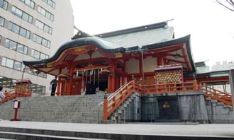 内藤新宿の鎮主としてこの街を見守り続ける花園稲荷神社