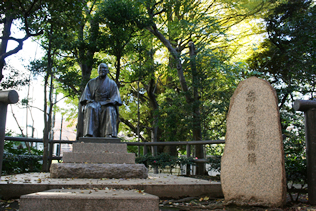 高橋是清翁像