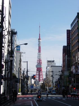 外苑東通りから見える東京タワー 