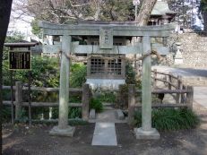 境内の厳島神社