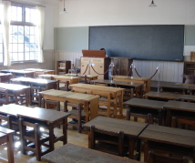 小学校の中の教室