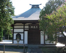 大悲殿。市指定有形文化財。天井画や壁画二十八部衆は絵画としても優れている